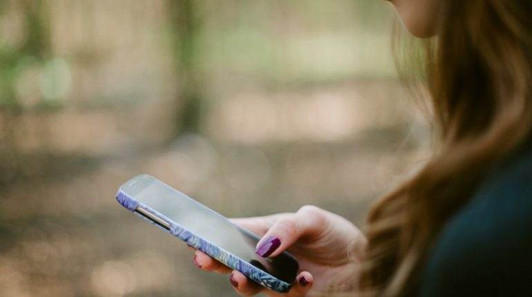 Etui do telefonu sposobem na jego zabezpieczenie