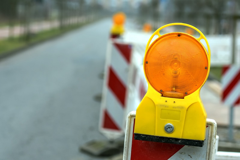 Charakterystyka tablic ostrzegawczych do zamykania pasów ruchu